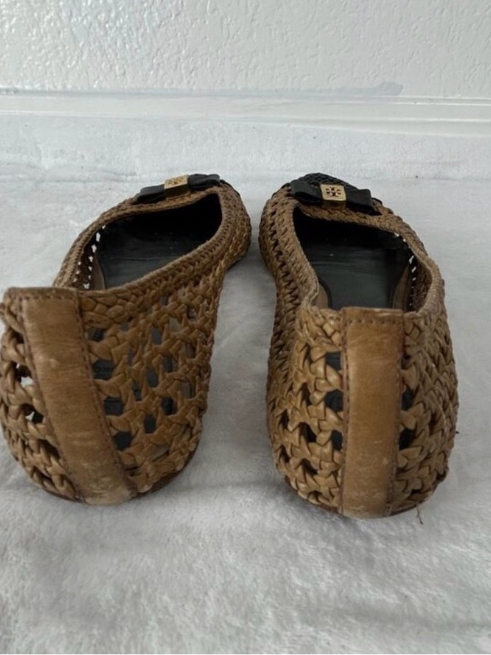 Tory Burch Brown Woven Flats with Black Toe Cap and Bow - Picture 5 of 6